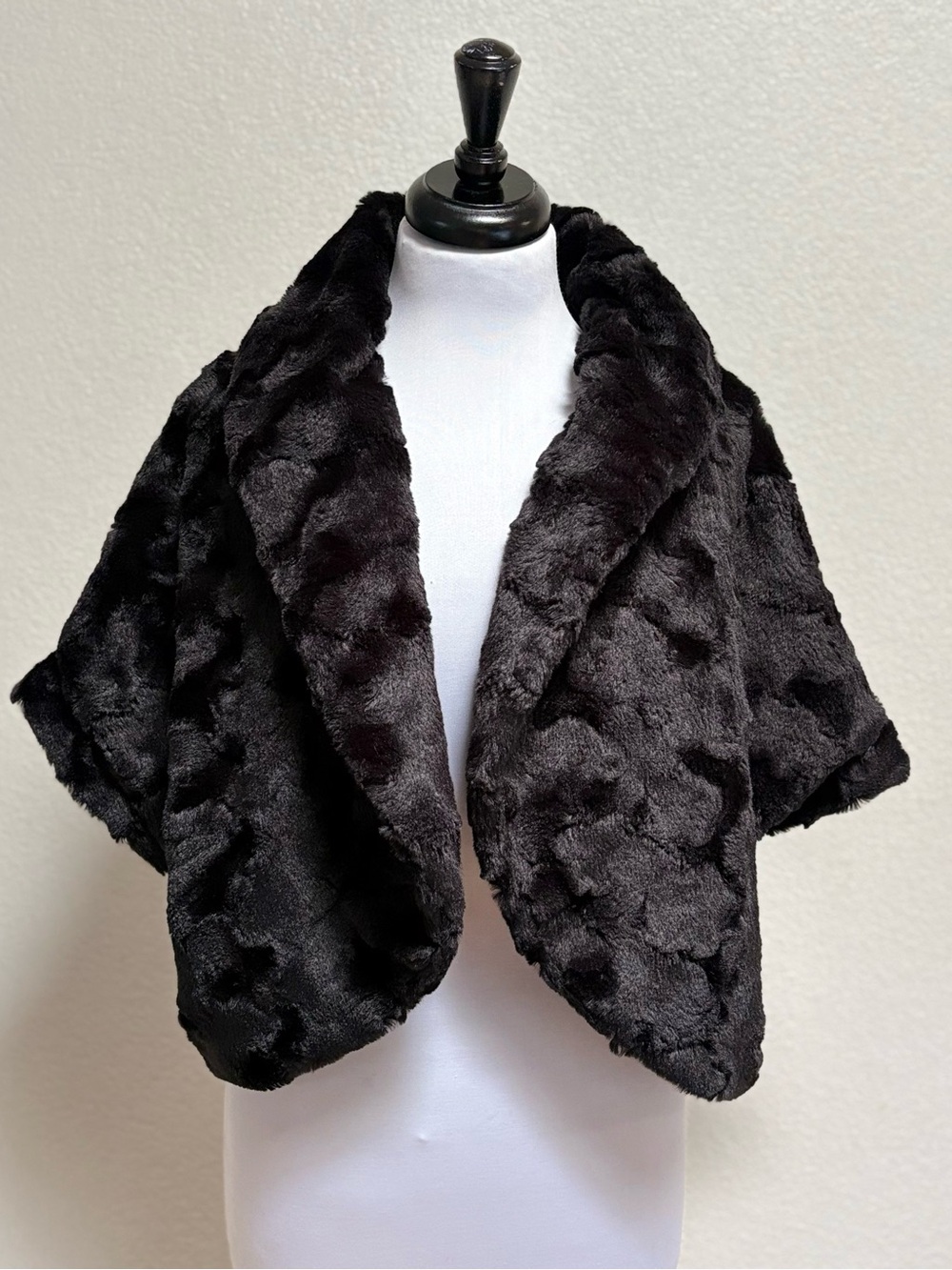 WD.NY Black Faux Fur Capelet Shrug